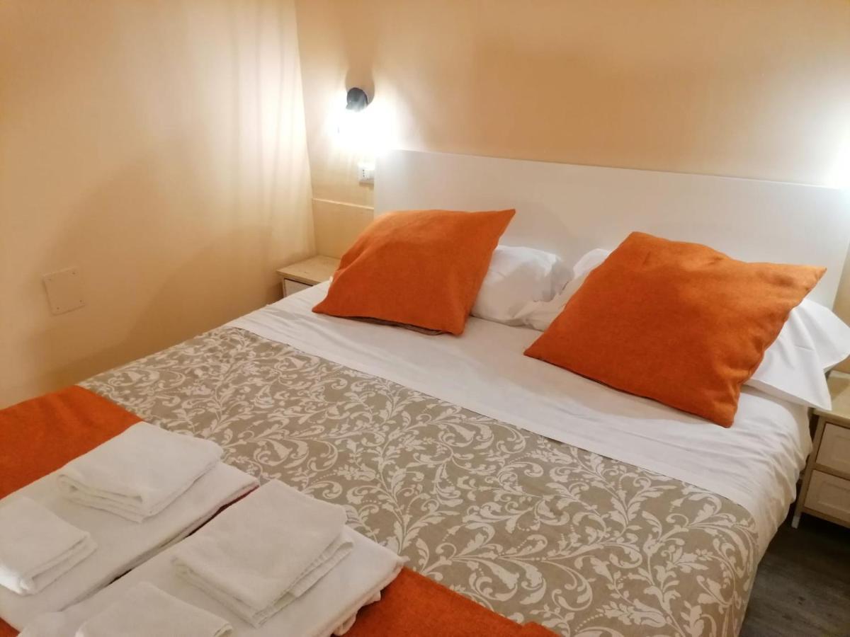 Amedeo Square 3* Napoli