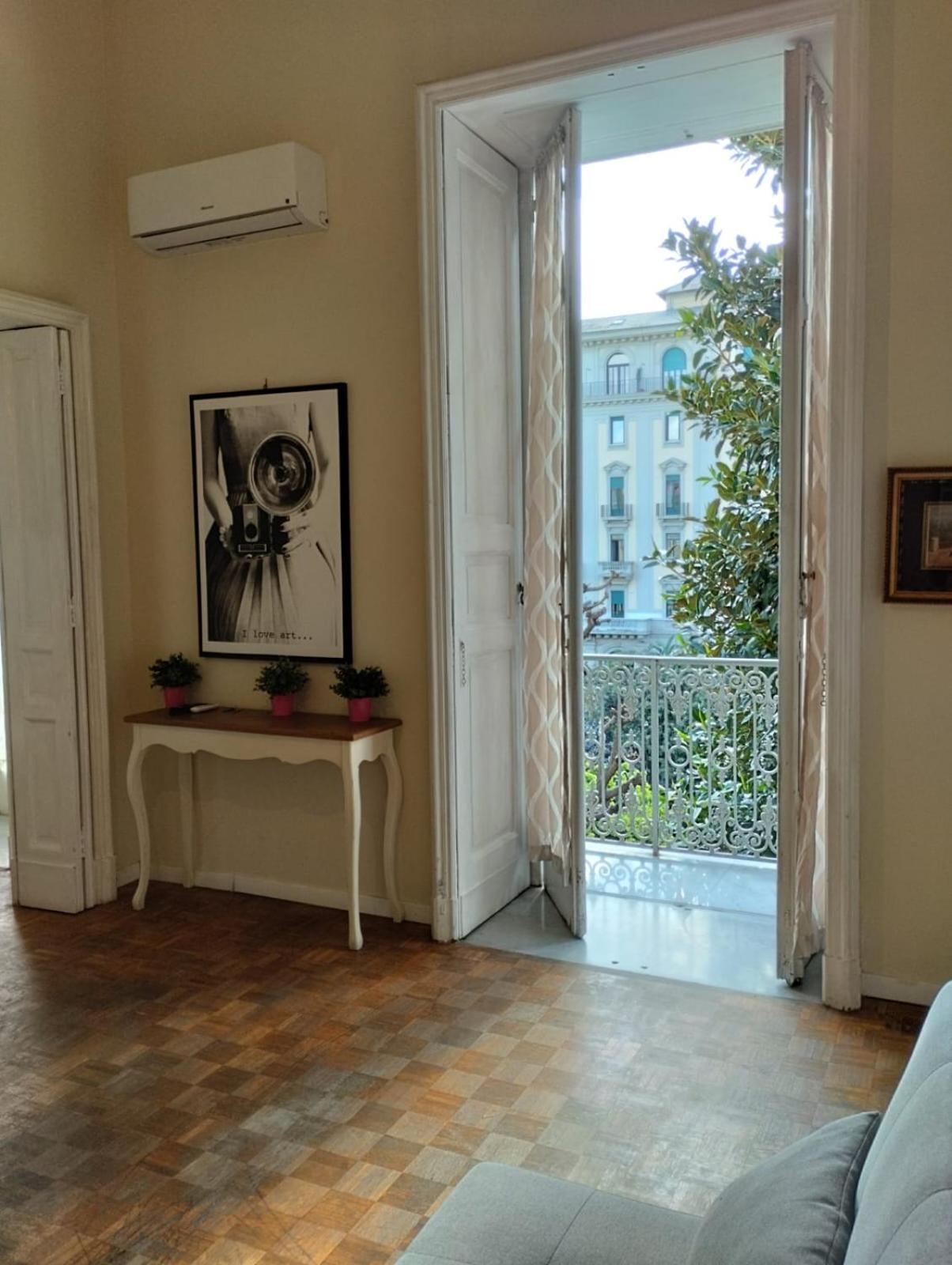Amedeo Square Napoli