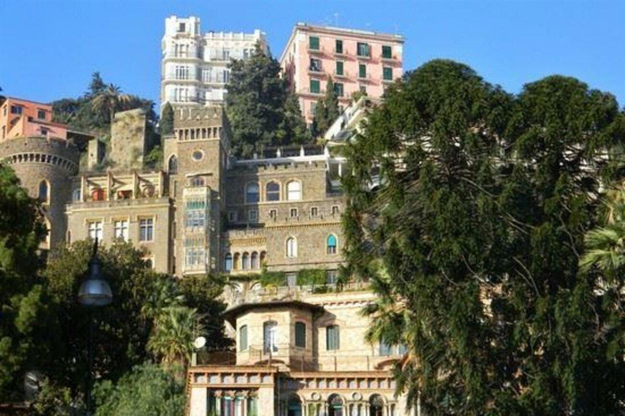 Amedeo Square 3* Napels