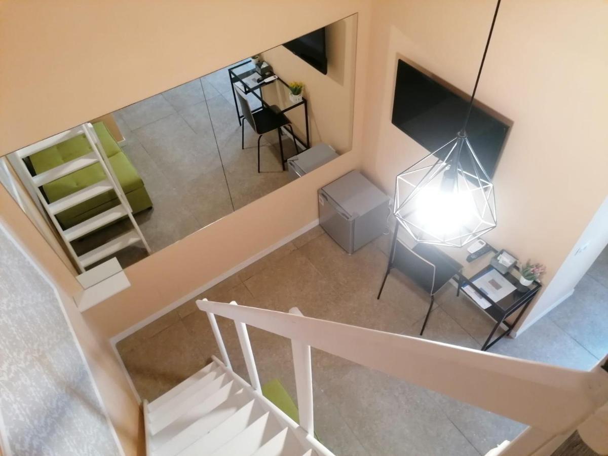 Amedeo Square 3* Napels
