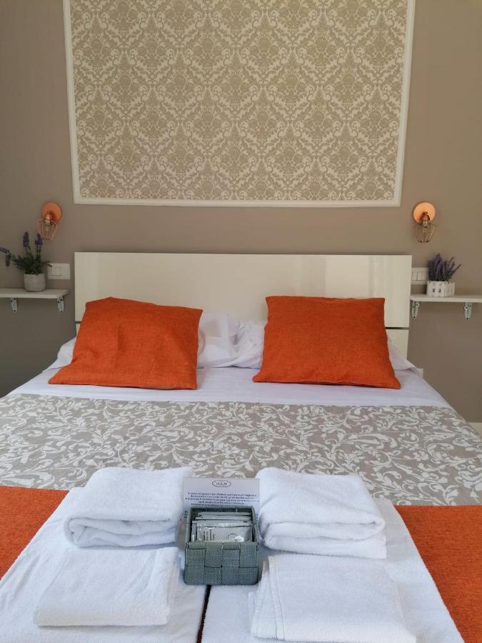 Amedeo Square Bed & Breakfast 3*