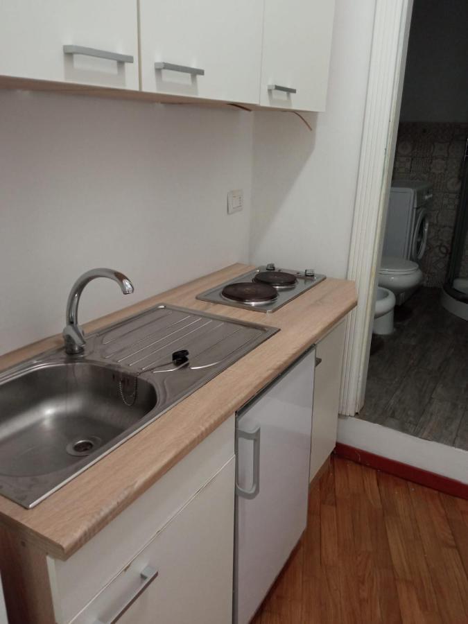 Amedeo Square 3* Napels