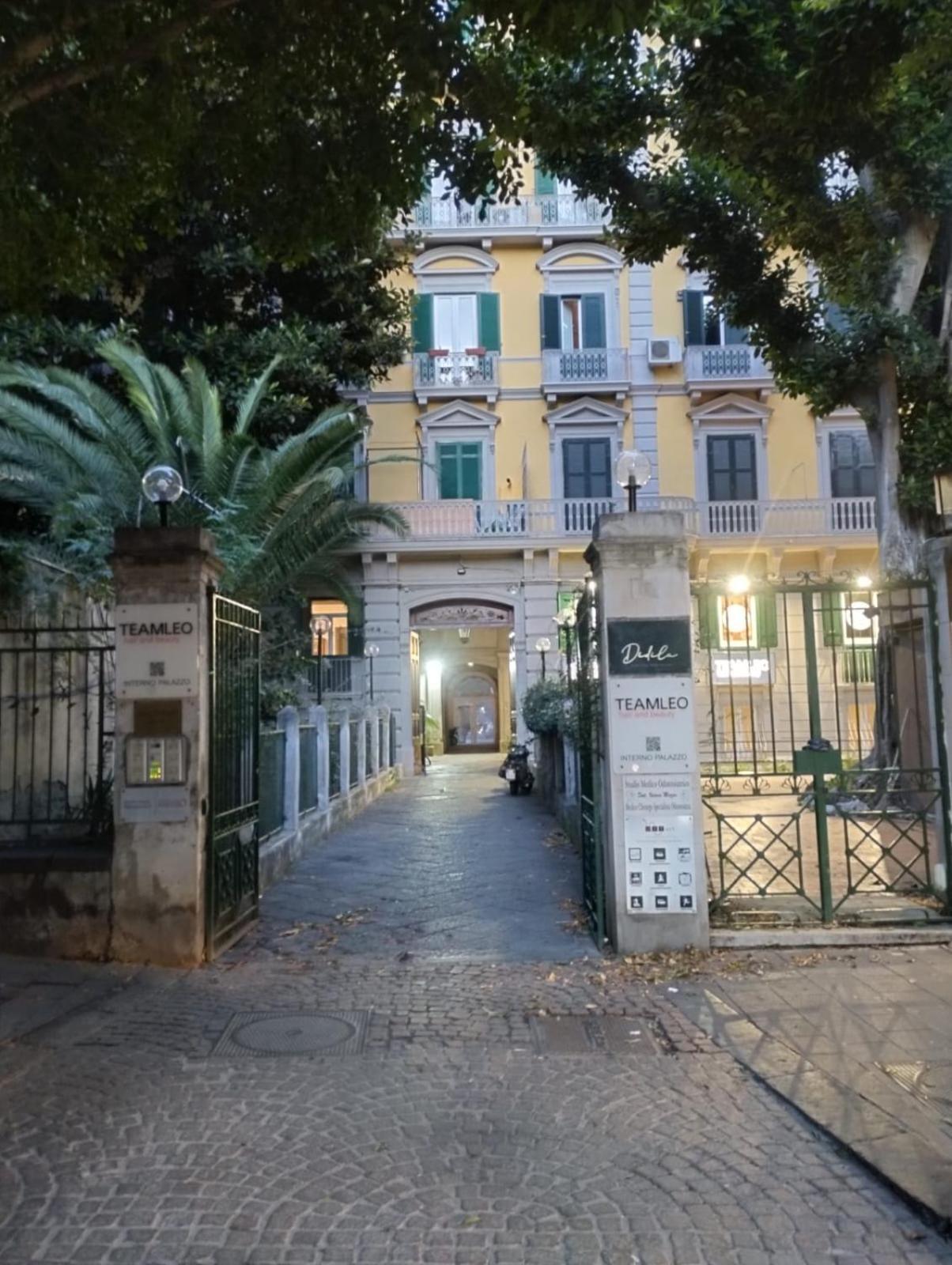 Amedeo Square Bed & Breakfast 3*